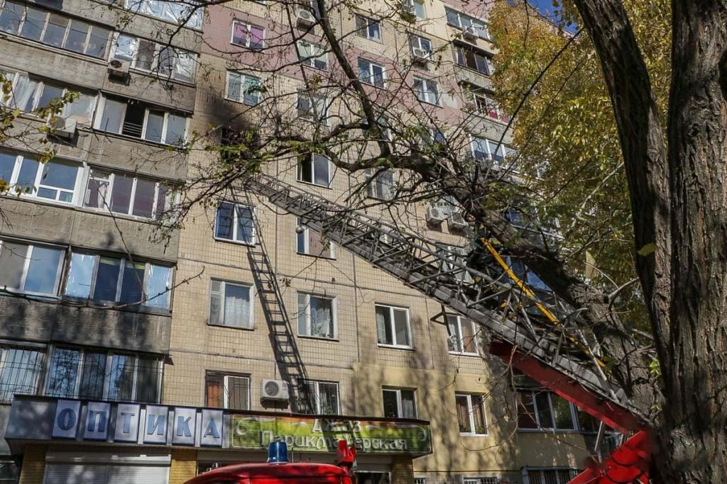 Новости Днепра про Дотла: в Днепре в переулке Крушельницкой сгорела квартира (ВИДЕО)