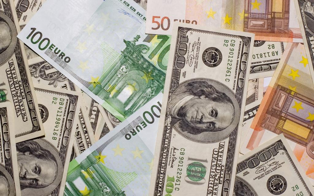 Новости Днепра про Доллар и евро покатились вниз: курс валют на 6 октября
