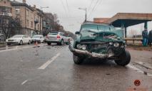 В Днепре на Мануйловском проспекте столкнулись сразу 3 автомобиля: есть пострадавшие (ФОТО)