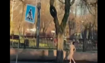Голый спорт: в Кривом Роге девушка совершала пробежку в костюме Евы