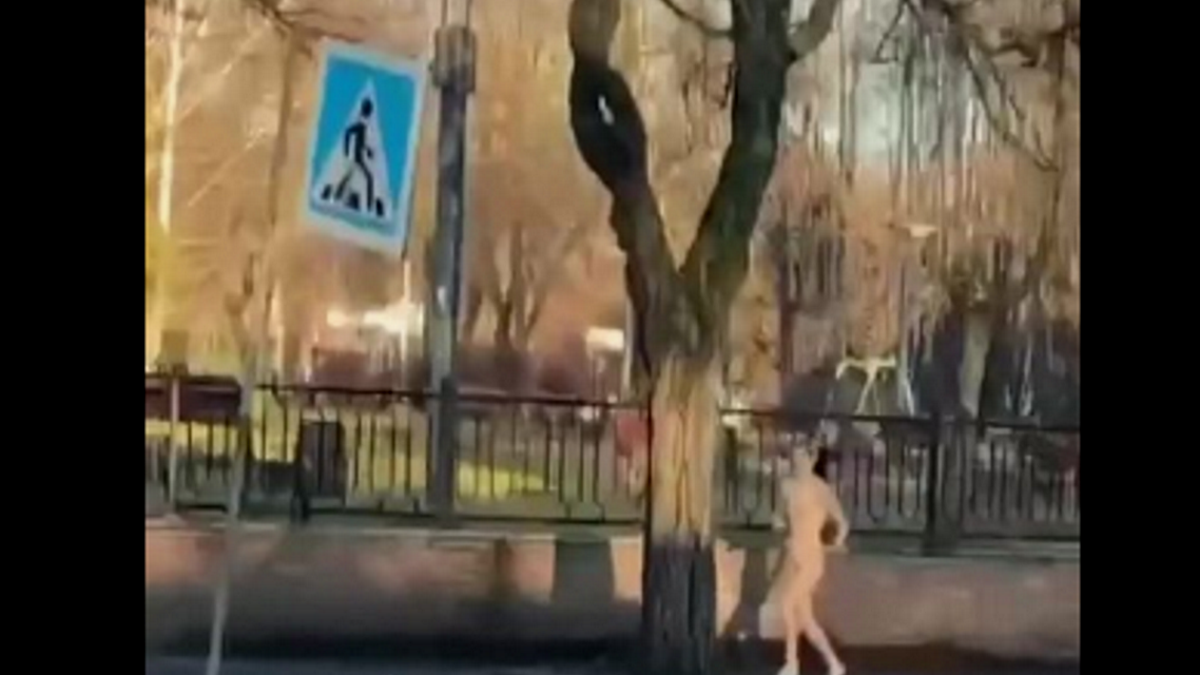 Новости Днепра про Голый спорт: в Кривом Роге девушка совершала пробежку в костюме Евы