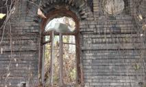 Бывшая синагога и дом с дурной славой: история полуразрушенного здания в центре Днепра
