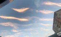 В Днепре на Левобережном заметили необычные перистые облака (ФОТО)