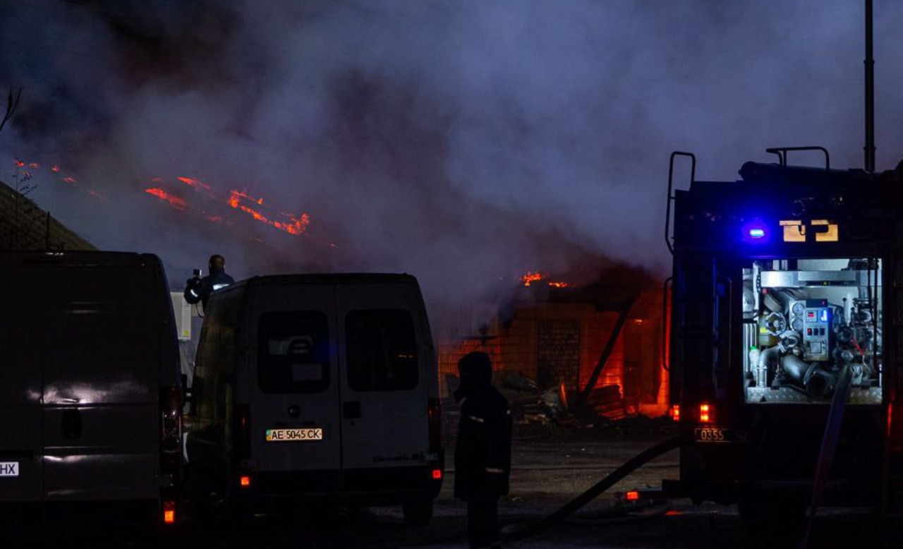 Новости Днепра про Ожог 92% тела: на Днепропетровщине горело здание на территории бывшего завода
