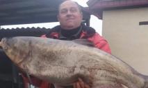 37-килограммовый «монстр»: днепровский рыбак похвастался крупным уловом (ФОТО)
