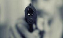 Угрожал пистолетом: в Днепре мужчина ворвался на СТО и украл инструменты