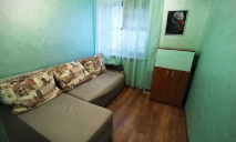 Ковры на полу и старая мебель: как выглядят дешевые квартиры в аренду на Новый год в Днепре