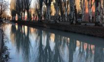Венеция в Днепре: на Столярова можно плавать на лодках