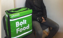 В Днепре задержали студента-курьера Bolt food: в чем причина