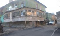 Как вторая квартира: в Днепре на Караваева заметили гигантский царь-балкон (ФОТО)