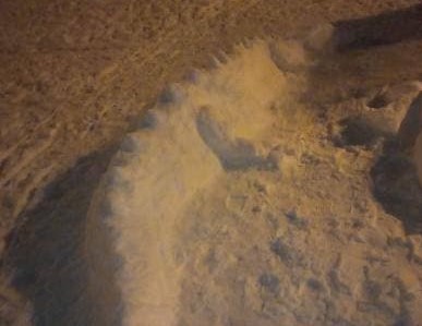 Новости Днепра про Парк Юрского периода по-днепровски: в одном из дворов слепили гигантского крокодила из снега