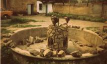 Подземелье к Речпорту и замурованная водка: история необычного фонтана в Днепре