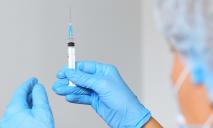 Кому необходима третья доза вакцина от коронавируса: официальная информация