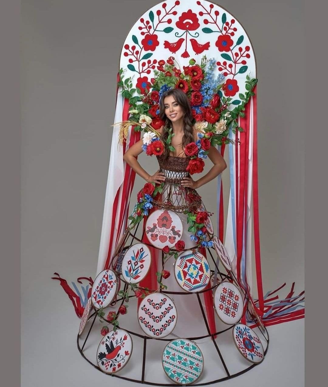 Новости Днепра про Вес - более 15 кг: модель из Днепра показала костюм, в котором она выступит на Miss Universe