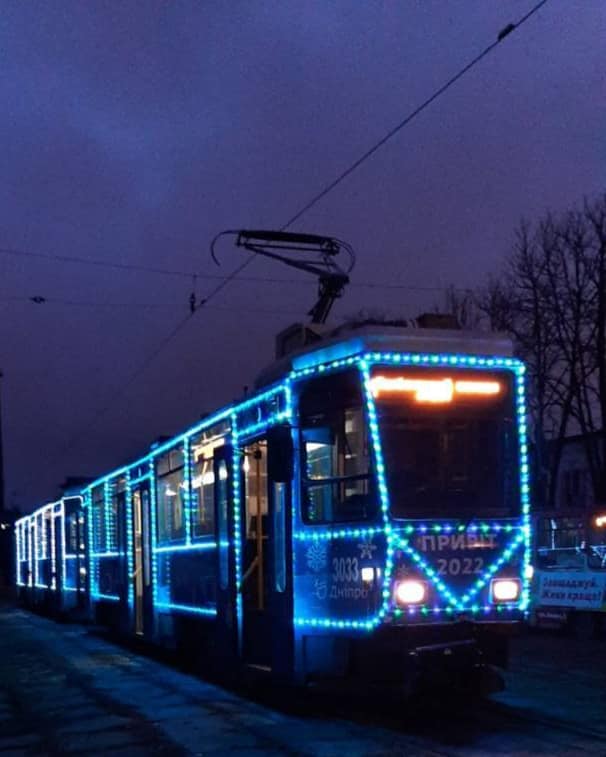Новости Днепра про В Днепре появились новогодние трамваи и троллейбусы