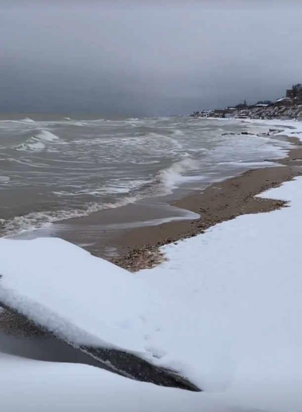 Новости Днепра про Кирилловку засыпало снегом: как сейчас выглядит курорт на Азовском море (ФОТО)