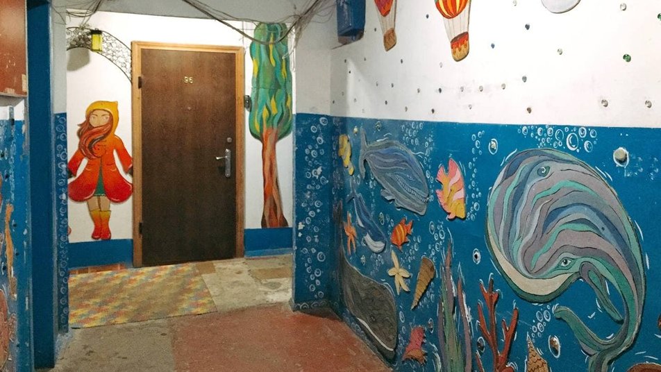 Новости Днепра про Галерея в многоэтажке: в Днепре художница необычно разрисовала подъезд