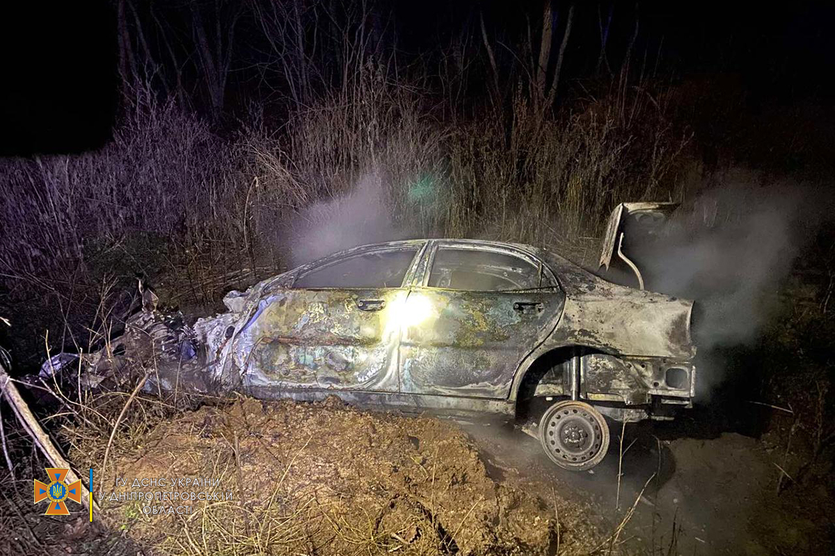 Новости Днепра про На Днепропетровщине авто столкнулось с фурой: водитель не смог выбраться и сгорел в машине