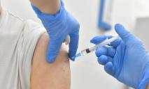 Третья доза вакцины: кому рекомендуют сделать еще один укол