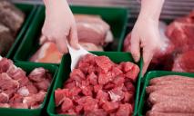 «Нам его самим есть?»: днепрянке продали протухшее мясо и отказались возвращать деньги