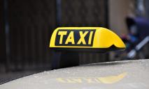 Наглый таксист: в Днепре перевозчик требовал деньги у мамы с ребенком за простой в пробке