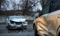 На Маяковского в Днепре столкнулись Opel и Mercedes (ФОТО, ВИДЕО)