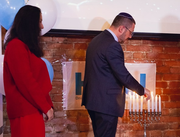 Новости Днепра про Зажигание последней ханукальной свечи: в Днепре прошла молодежная вечеринка