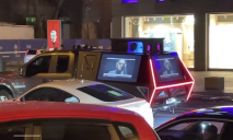 В центре Днепра водитель на авто «из будущего» устроил дискотеку на колесах (ВИДЕО)