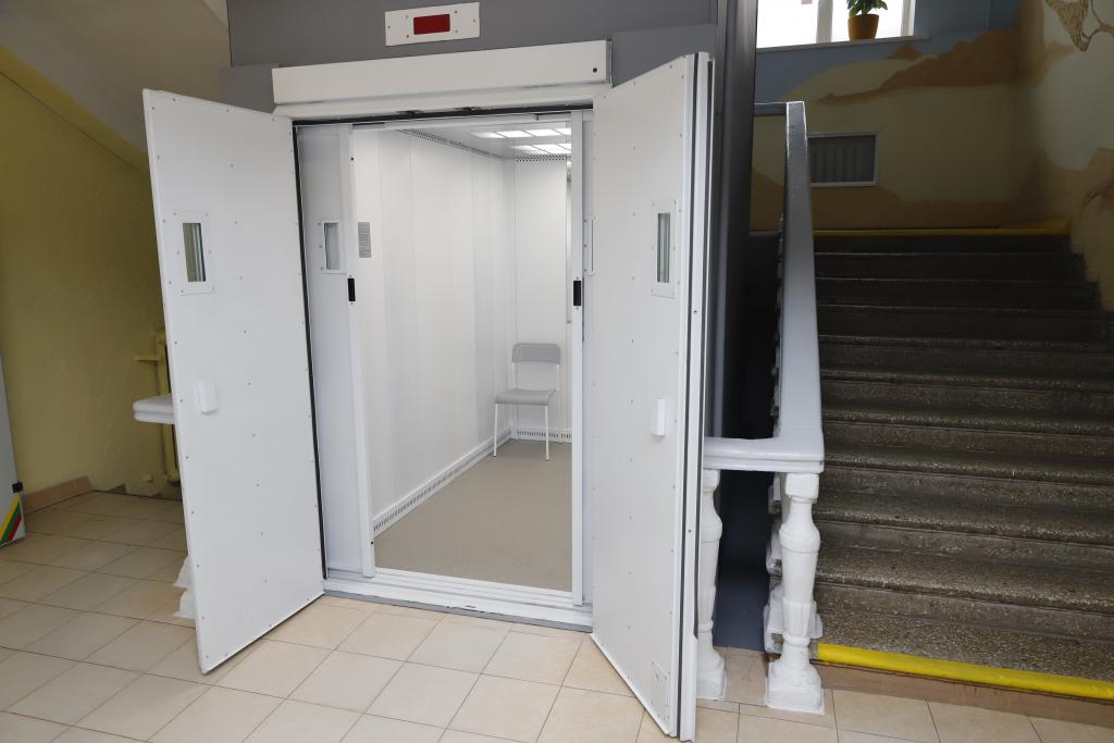 Новости Днепра про «Бесшумные и просторные»: врачи и пациенты рассказали, нравятся ли им новые лифты, которые сейчас системно обновляют в медучреждениях Днепра