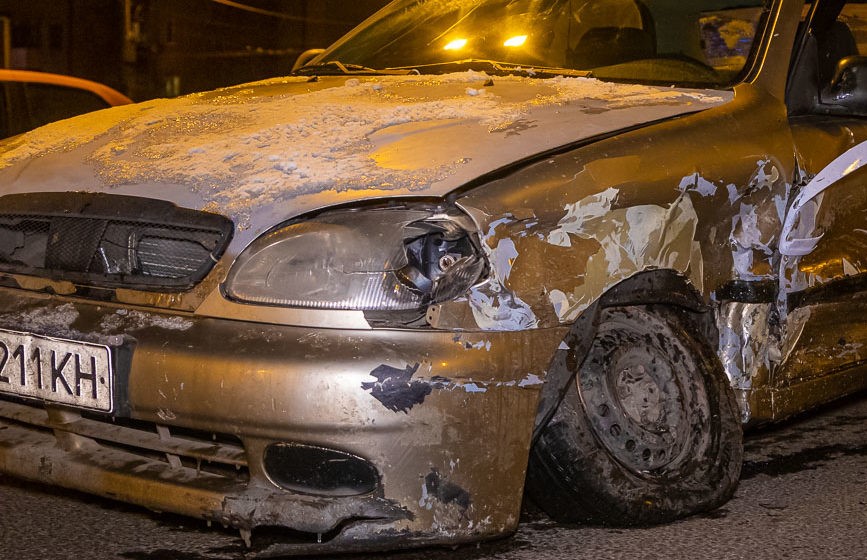 Новости Днепра про Водитель такси Bolt врезался в Lanos: в Днепре а аварии пострадали люди