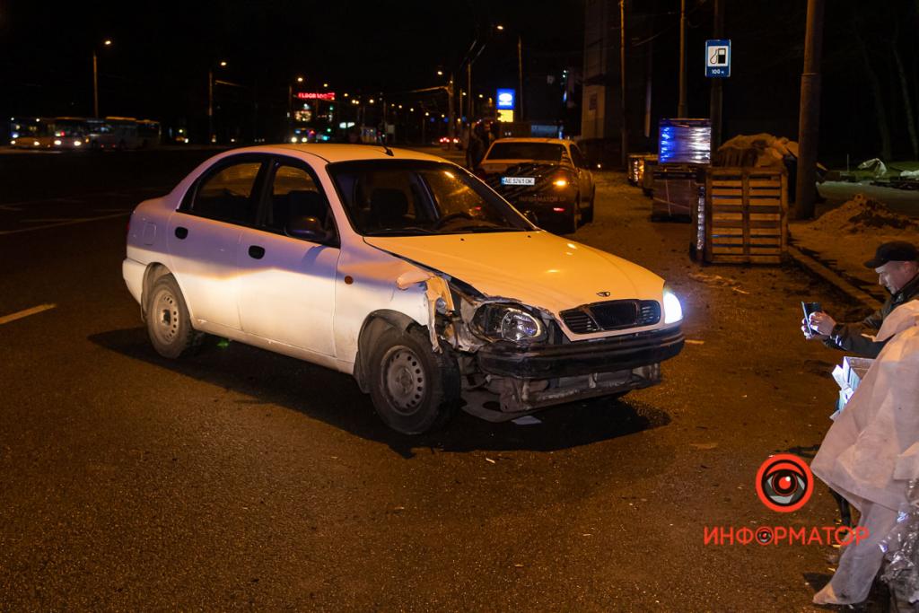 Новости Днепра про На проспекте Хмельницкого на дорогу выбежала пьяная днепрянка: из-за нее разбилась машина
