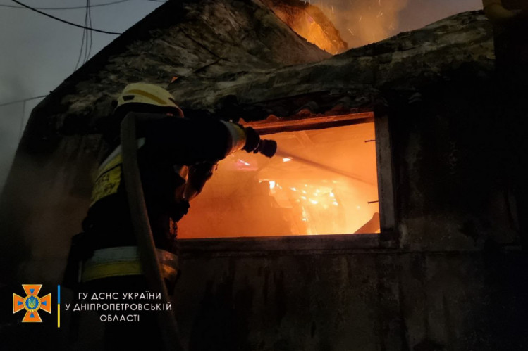Новости Днепра про Мощный пожар в Днепре уничтожил склад с антисептиком (ФОТО)