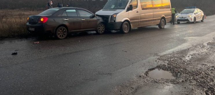 Новости Днепра про На Днепропетровщине машина без водителя врезалась в маршрутку