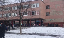 Днепровскую школу, возле которой нашли трупы бездомных, заминировали