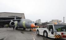 Впервые за всю историю независимости: в Украине представили первый серийный самолет Ан-178