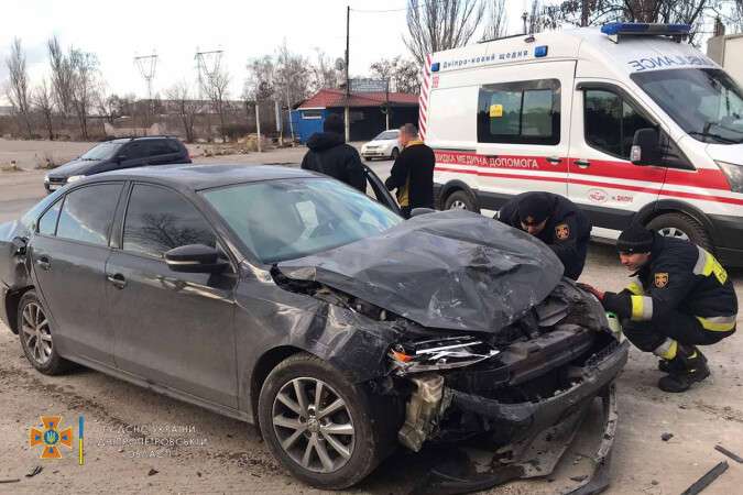 Новости Днепра про Volkswagen и Москвич не разминулись в Днепре: пострадавшего забрали в больницу