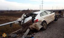 Зима началась со смертельных аварий: под Днепром машину «нанизало» на отбойник