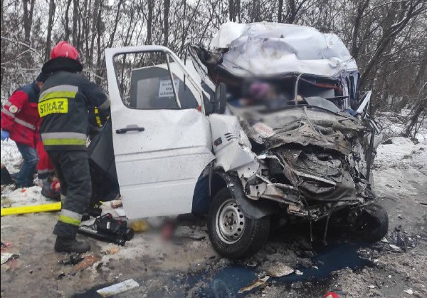 Новости Днепра про Погибло 11 человек: в Черниговской области столкнулись грузовик и маршрутка