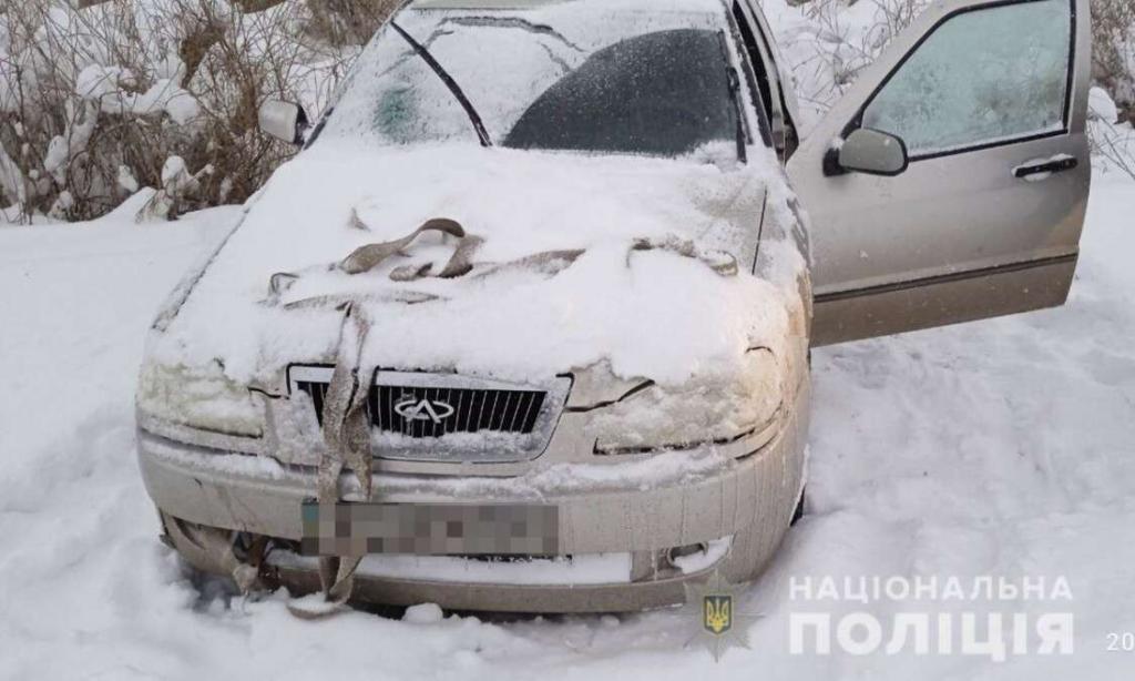 Новости Днепра про Повис задними колесами над кюветом: под Днепром полицейский спас водителя