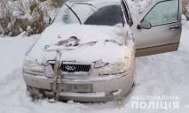 Повис задними колесами над кюветом: под Днепром полицейский спас водителя