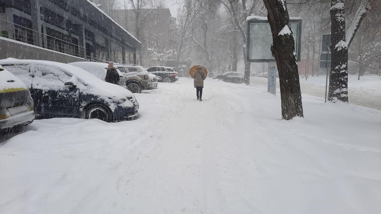 Новости Днепра про «Вхурделило»: за четыре дня в Днепре выпала месячная норма снега