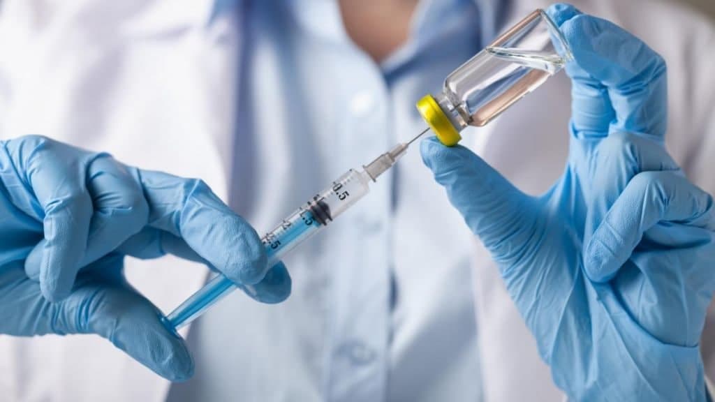 Новости Днепра про Третья прививка от COVID может стать обязательной: что ждет днепрян