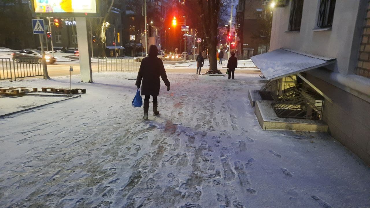 Новости Днепра про Метель, мороз -10 и заснеженные улицы: Днепр засыпает снегом