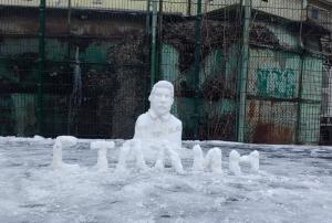 Новости Днепра про Снежный Сталин: вместо снеговика в Днепре слепили снегосталина (Фото)