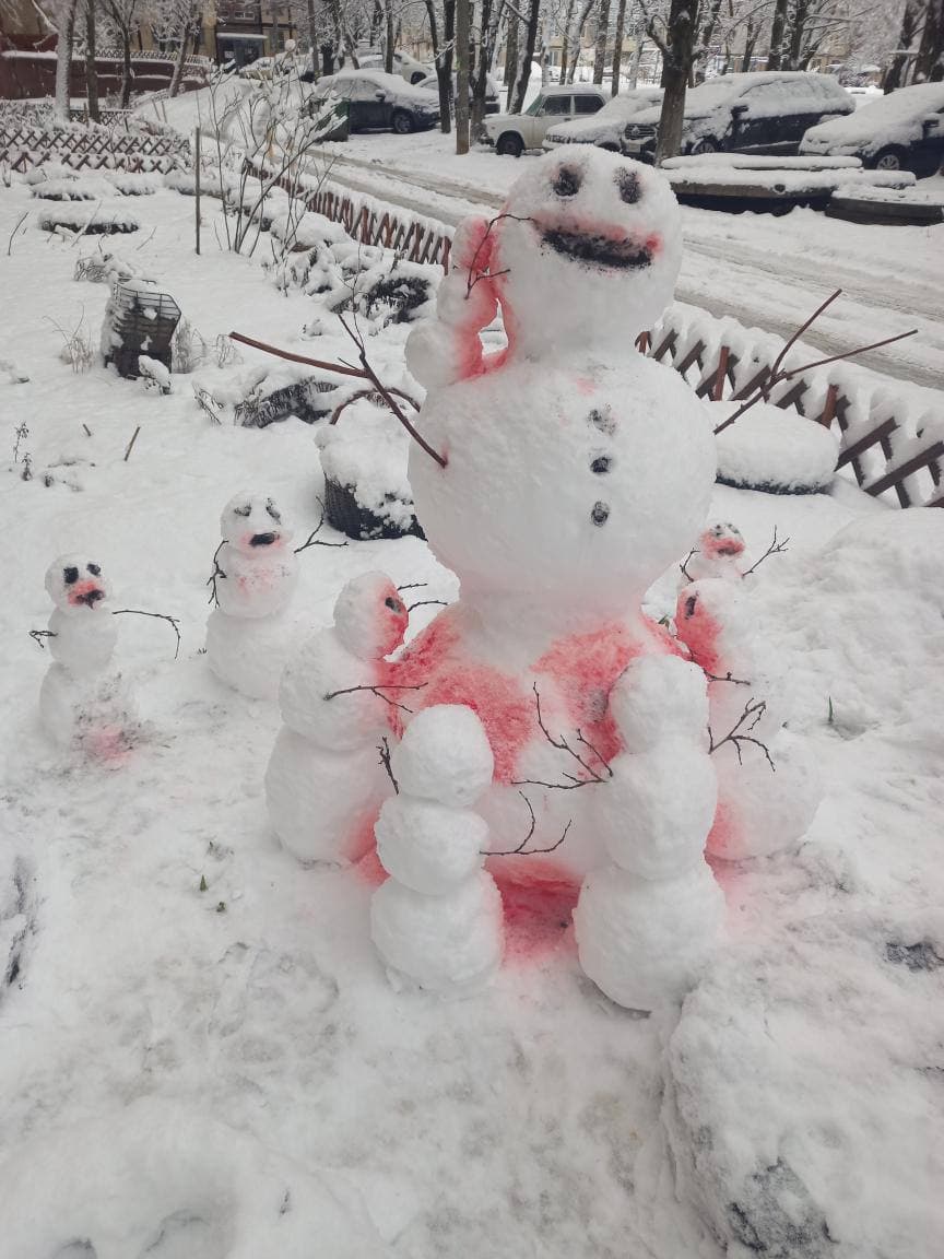 Новости Днепра про Снежный душ, голые Деды Морозы и снегосталин: как днепряне радовались настоящей зиме