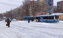 В Днепре 10 и 12 троллейбусы попали в «ловушку» на Победе-4 (ФОТО)