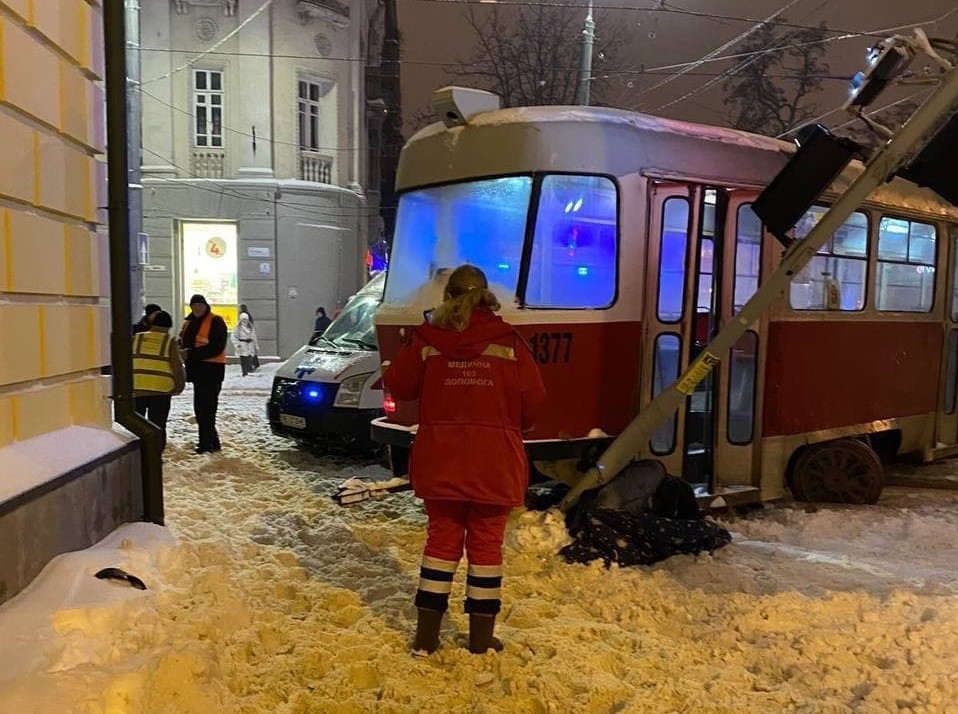 Новости Днепра про В Днепре трамвай сбил насмерть женщину: какое наказание грозит водителю