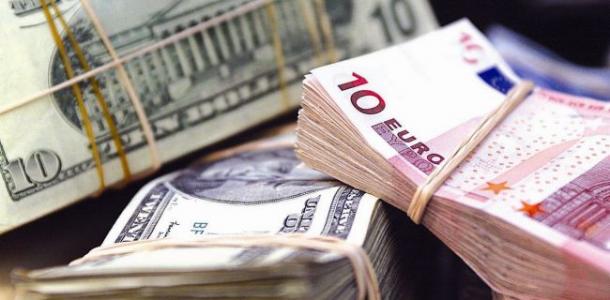 Доллар и евро покатились вниз: курс валют на 20 января