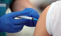 Украина вводит бустерную дозу COVID-вакцины для всех граждан: подробности