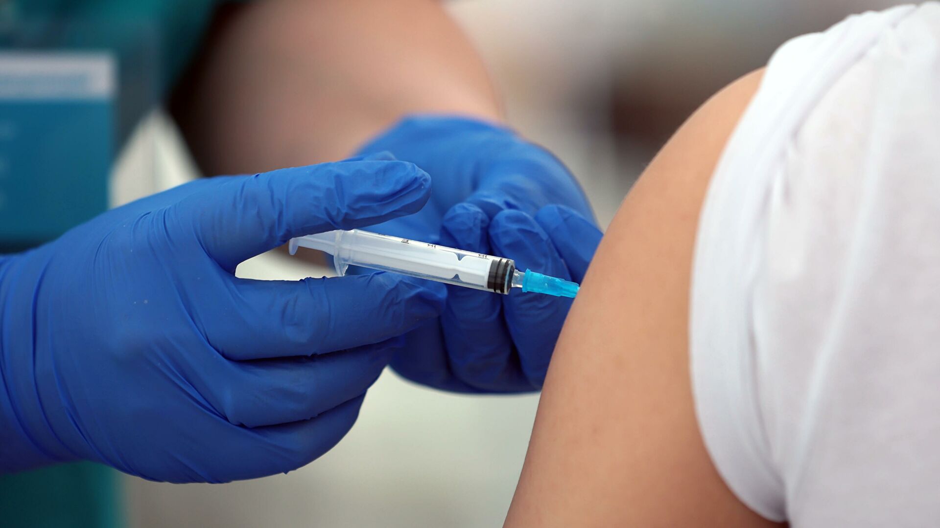 Новости Днепра про Украина вводит бустерную дозу COVID-вакцины для всех граждан: подробности